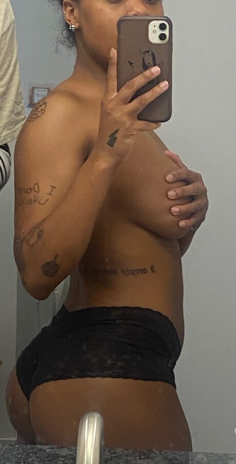 Foto desnuda filtrada de OnlyFans de Vae