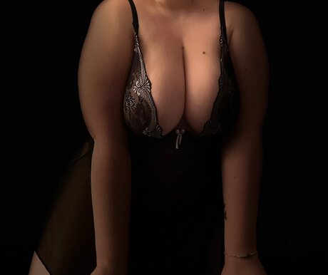 Foto desnuda filtrada de OnlyFans de Selene