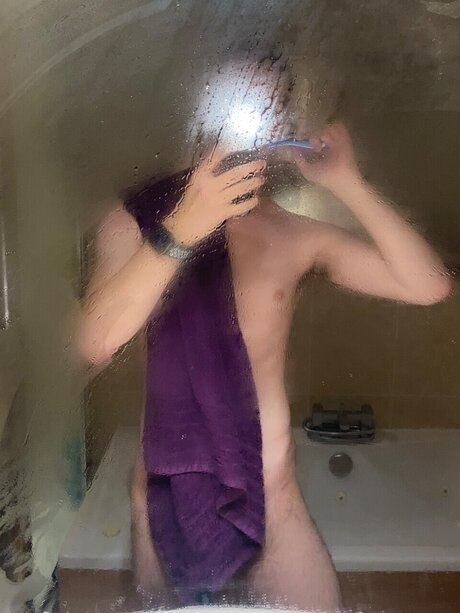 Foto desnuda filtrada de OnlyFans de Younghungsouth