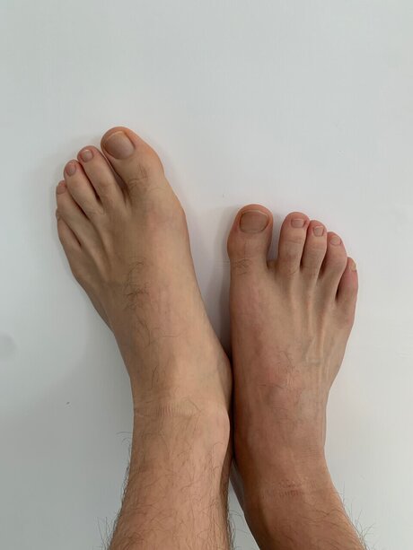 Malefeetforyou