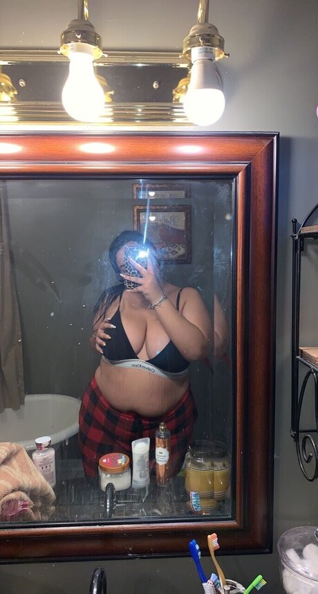 Foto desnuda filtrada de OnlyFans de Kira