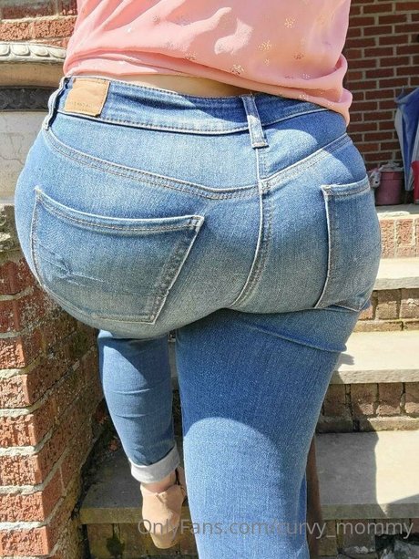 Curvy Mommy
