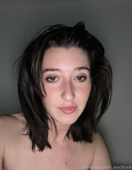 Foto desnuda filtrada de OnlyFans de Anne Frank