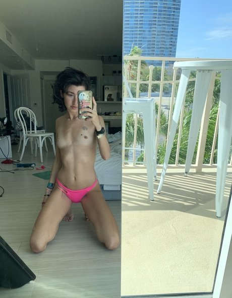 Foto desnuda filtrada de OnlyFans de Anne Frank
