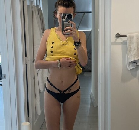 Foto desnuda filtrada de OnlyFans de Anne Frank