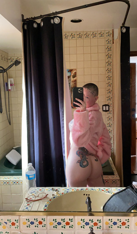 Foto desnuda filtrada de OnlyFans de Embodoe