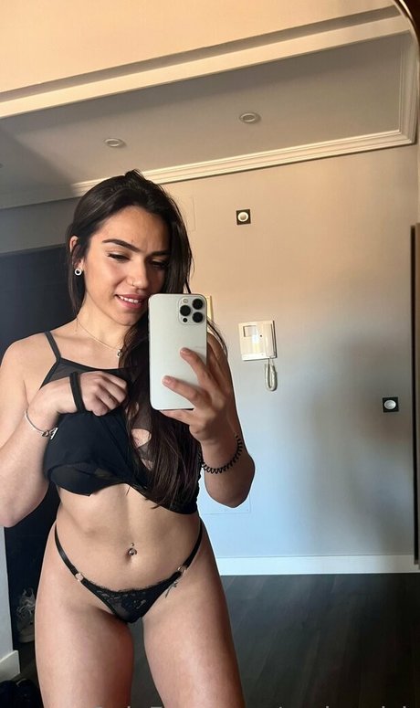 Foto desnuda filtrada de OnlyFans de Carlaaaish