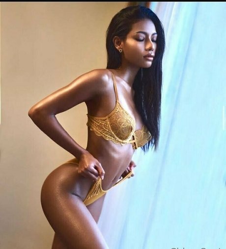 Foto desnuda filtrada de OnlyFans de Chloe Saat