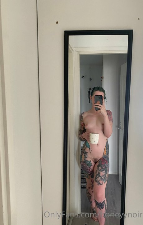 Foto desnuda filtrada de OnlyFans de honeyynoir