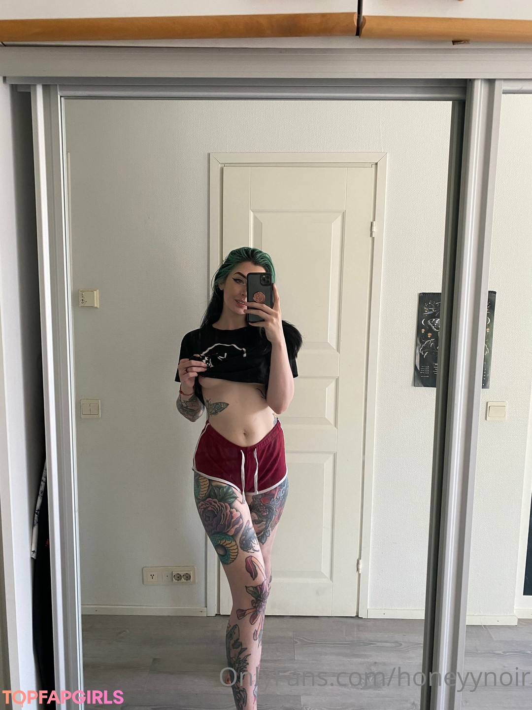 Foto desnuda filtrada de OnlyFans de Honeyy Noir #182 Foto desnuda filtrada de OnlyFans de Honeyy Noir #182