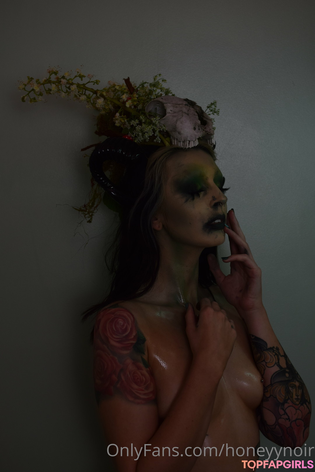 Foto desnuda filtrada de OnlyFans de Honeyy Noir #299 Foto desnuda filtrada de OnlyFans de Honeyy Noir #299