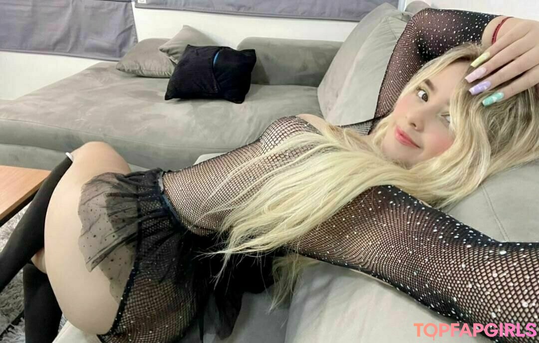 Foto desnuda filtrada de OnlyFans de Baby Caroline #386 Foto desnuda filtrada de OnlyFans de Baby Caroline #386