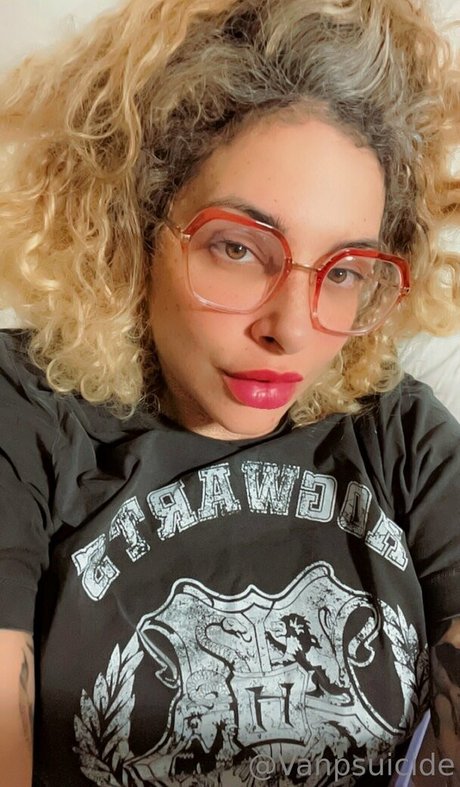 Foto desnuda filtrada de OnlyFans de Vanpsuicide