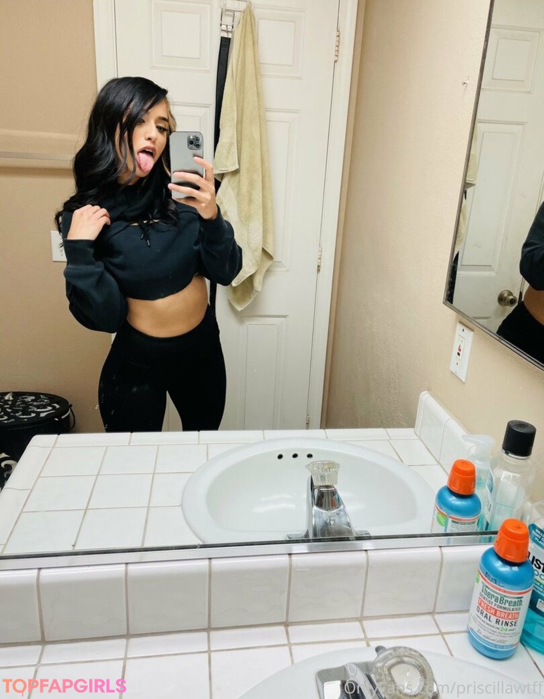 Foto desnuda filtrada de OnlyFans de Priscillawtff #17 Foto desnuda filtrada de OnlyFans de Priscillawtff #17