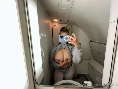 Foto desnuda filtrada de OnlyFans de Emmy