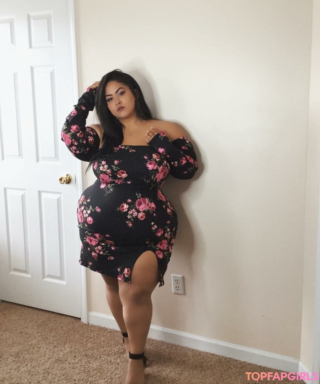 Foto desnuda filtrada de OnlyFans de Uilanibabe #8 Foto desnuda filtrada de OnlyFans de Uilanibabe #8