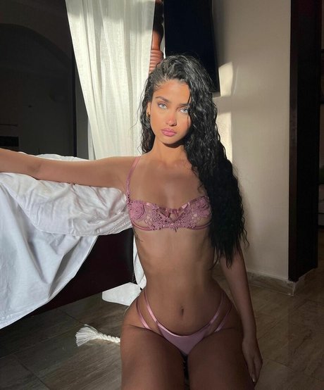 Foto desnuda filtrada de OnlyFans de Naaz Torbati