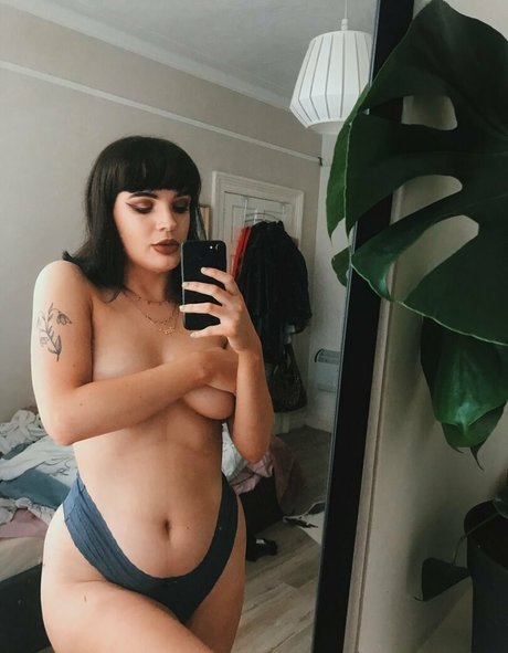 Foto desnuda filtrada de OnlyFans de Ellyy