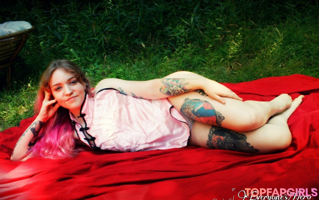 Foto desnuda filtrada de OnlyFans de Everyoneshero #14 Foto desnuda filtrada de OnlyFans de Everyoneshero #14