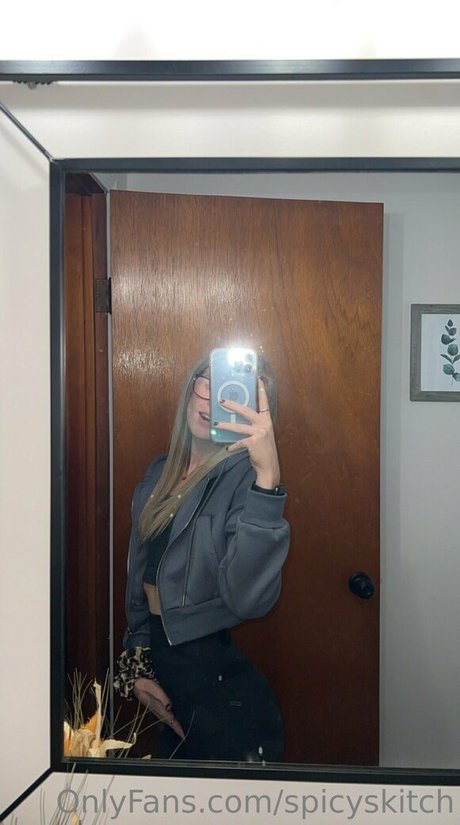 Foto desnuda filtrada de OnlyFans de Spicyskitch