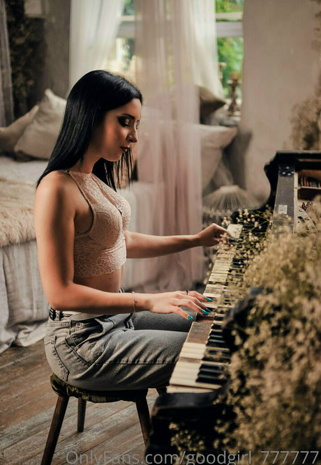 Angelina_crystal