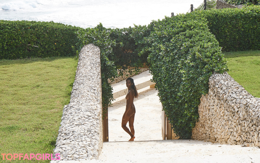 Foto desnuda filtrada de OnlyFans de Nidhi Sunil #10 Foto desnuda filtrada de OnlyFans de Nidhi Sunil #10