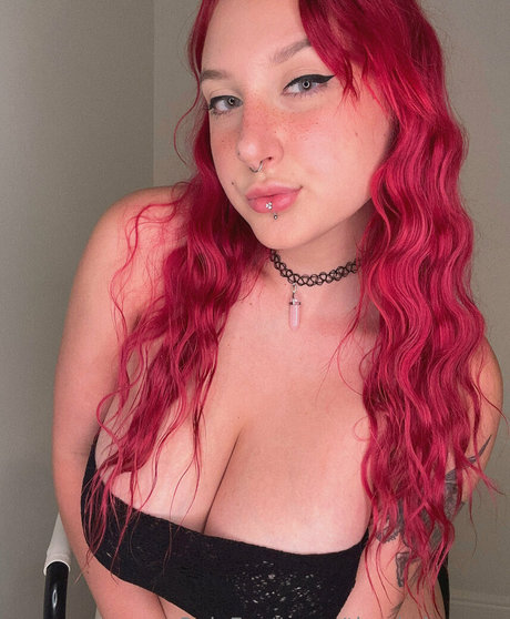 Foto desnuda filtrada de OnlyFans de Theskylarvoxx
