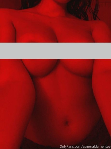 Foto desnuda filtrada de OnlyFans de Esmeraldamentee