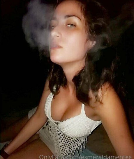 Foto desnuda filtrada de OnlyFans de Esmeraldamentee