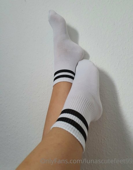 Lunascutefeet99