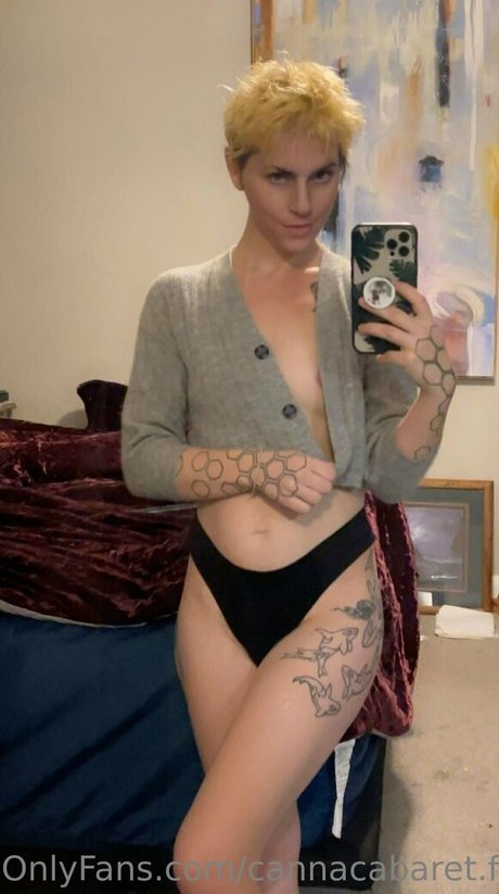 Foto desnuda filtrada de OnlyFans de Cannacabaretfree