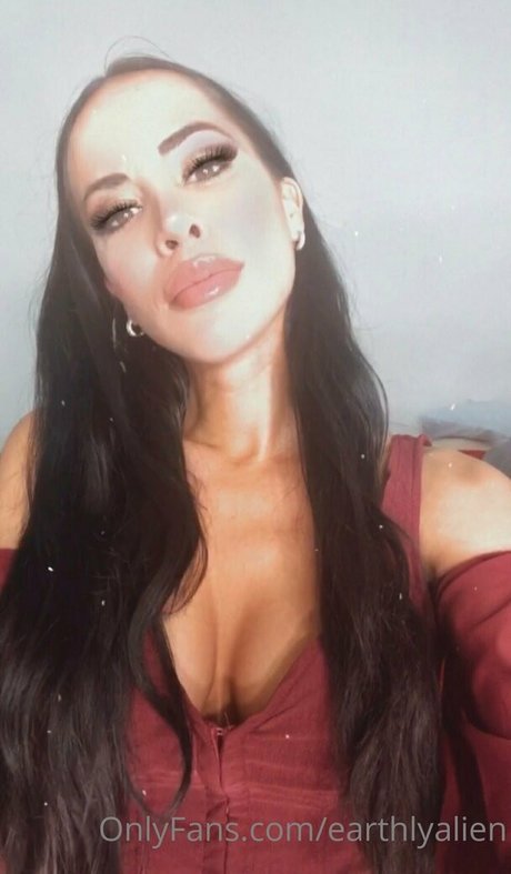 Foto desnuda filtrada de OnlyFans de Earthlyalien