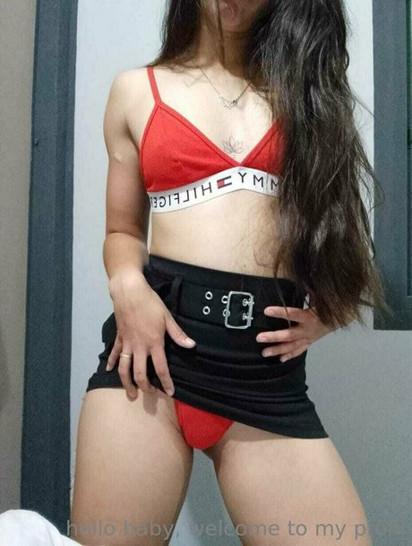 Foto desnuda filtrada de OnlyFans de Girlxxxtriniti