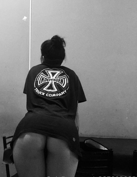 Foto desnuda filtrada de OnlyFans de Floresmartins
