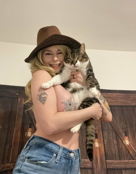 Foto desnuda filtrada de OnlyFans de Lisasayshello