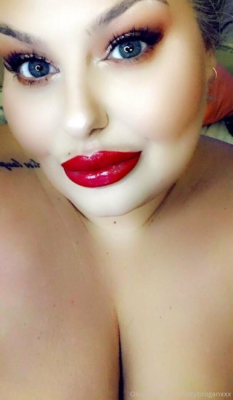 Foto desnuda filtrada de OnlyFans de Bustybroganxxx