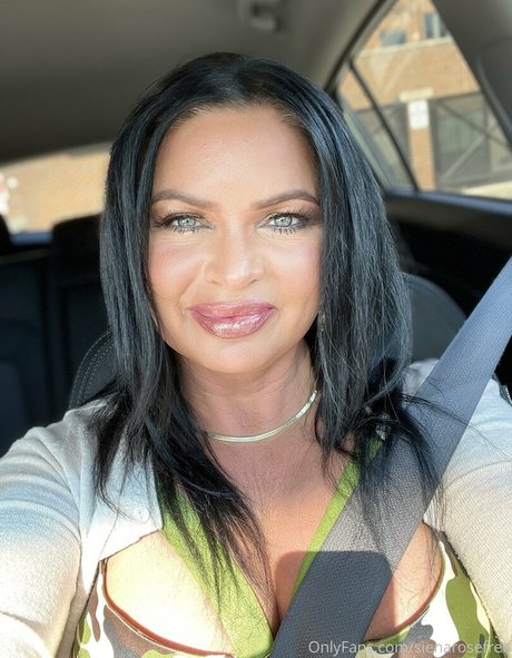 Foto desnuda filtrada de OnlyFans de Sienarosefree