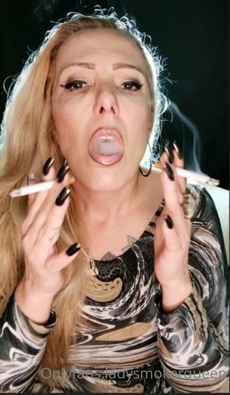 Lady.smoker.queen