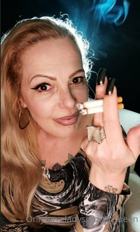 Ladysmokerqueen