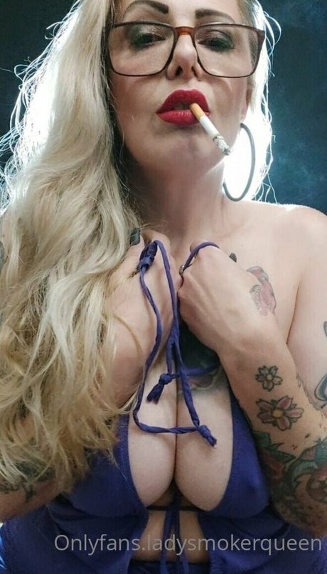 Lady.smoker.queen