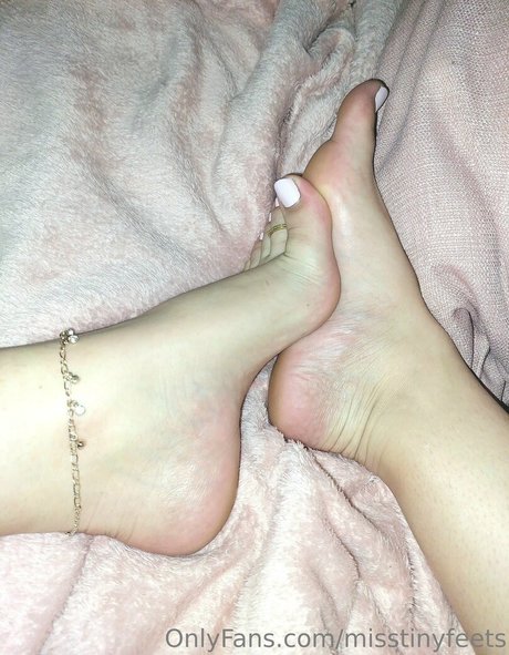 Foto desnuda filtrada de OnlyFans de Misstinyfeets