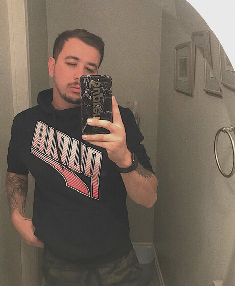 Foto desnuda filtrada de OnlyFans de Mike Cabral