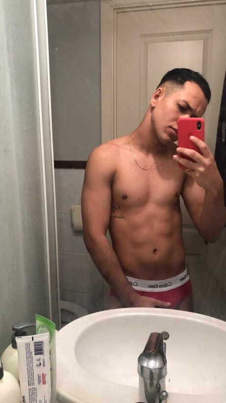 Foto desnuda filtrada de OnlyFans de Enrico Sanchez
