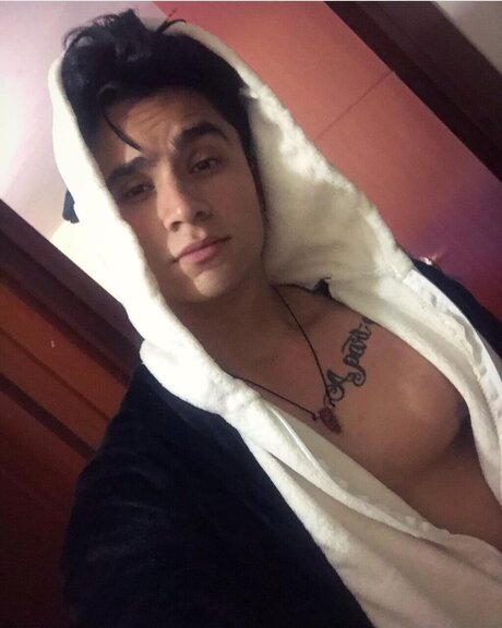 Foto desnuda filtrada de OnlyFans de Esteban Moreno