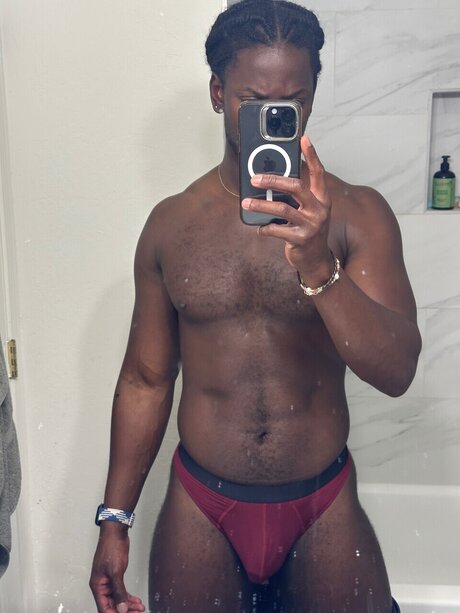 Foto desnuda filtrada de OnlyFans de Adonis