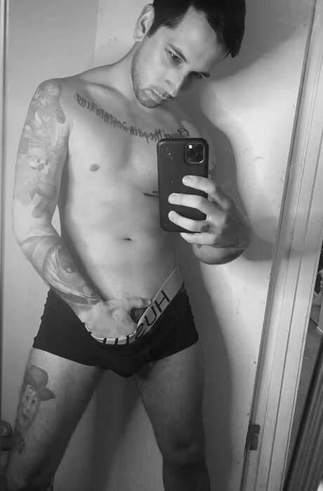 Foto desnuda filtrada de OnlyFans de Aarontorrence