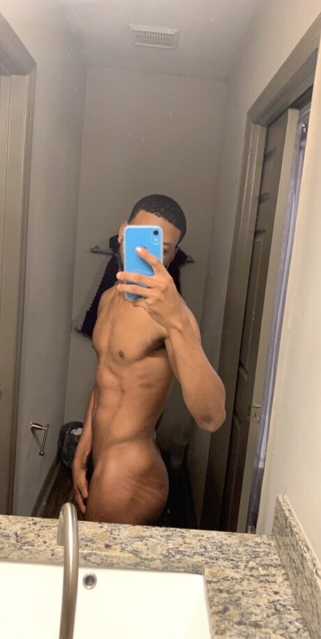 Foto desnuda filtrada de OnlyFans de Onebadyellow