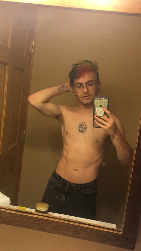 Foto desnuda filtrada de OnlyFans de Sadboi