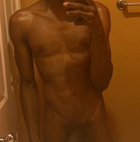 Foto desnuda filtrada de OnlyFans de Tiler