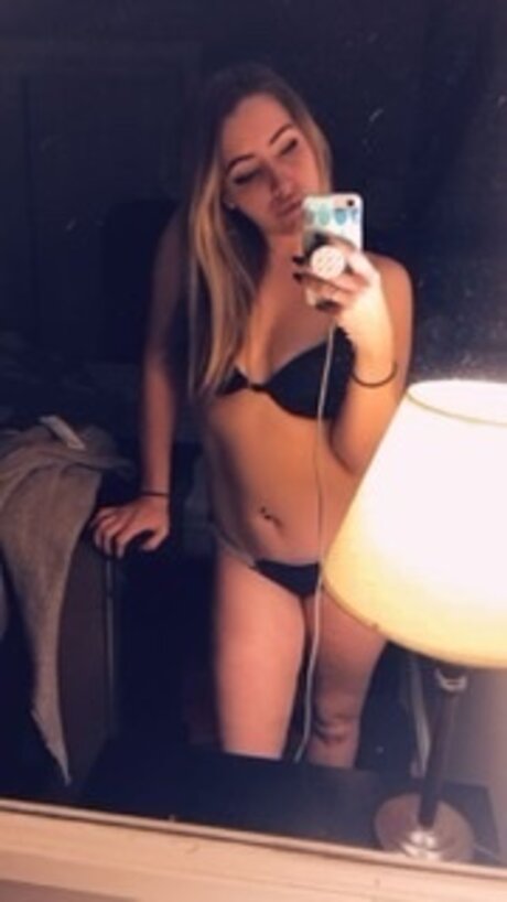 Foto desnuda filtrada de OnlyFans de Olia